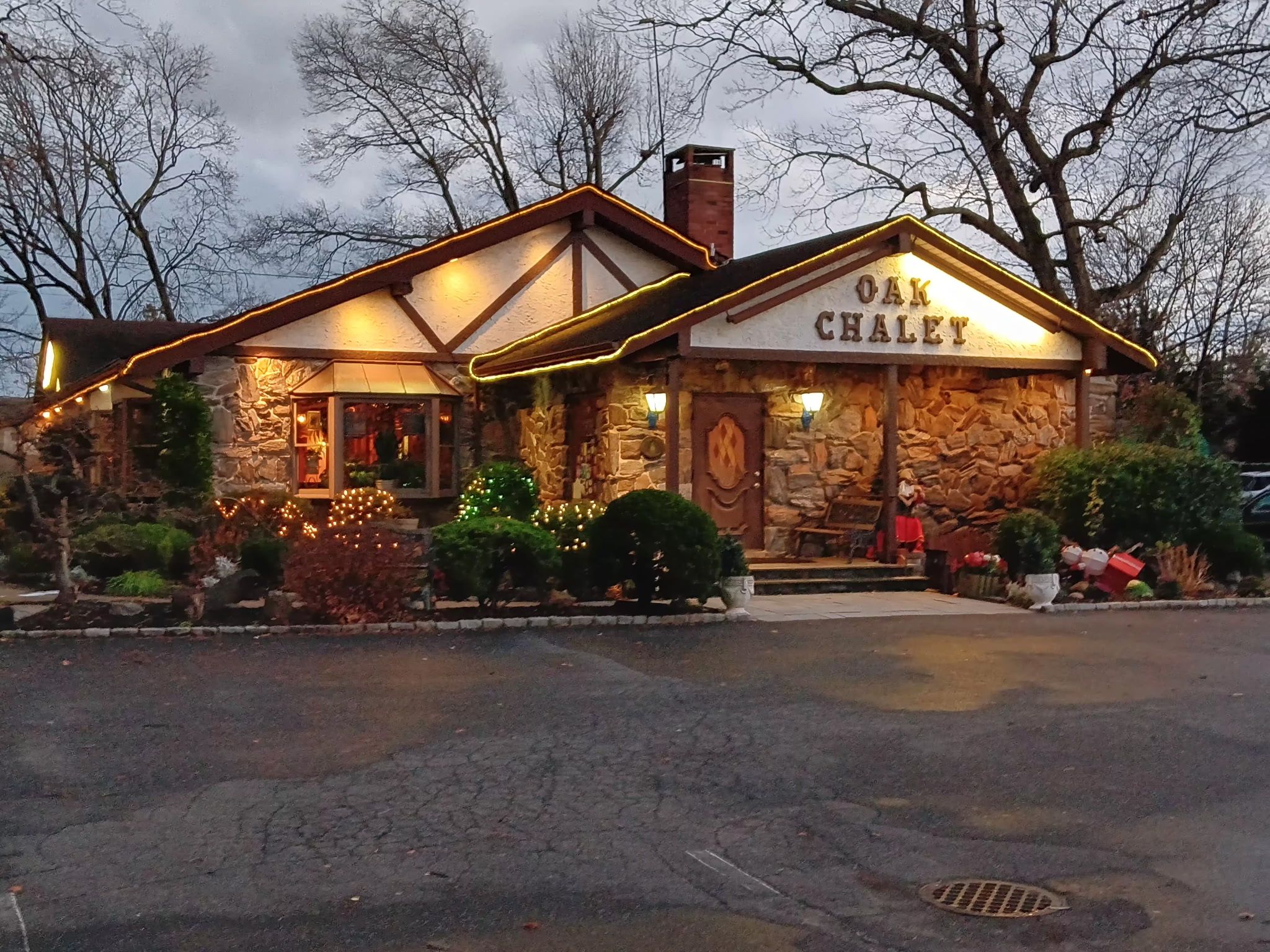 Oak Chalet is set to close on Jan. 4 after 44-year run in Bellmore.