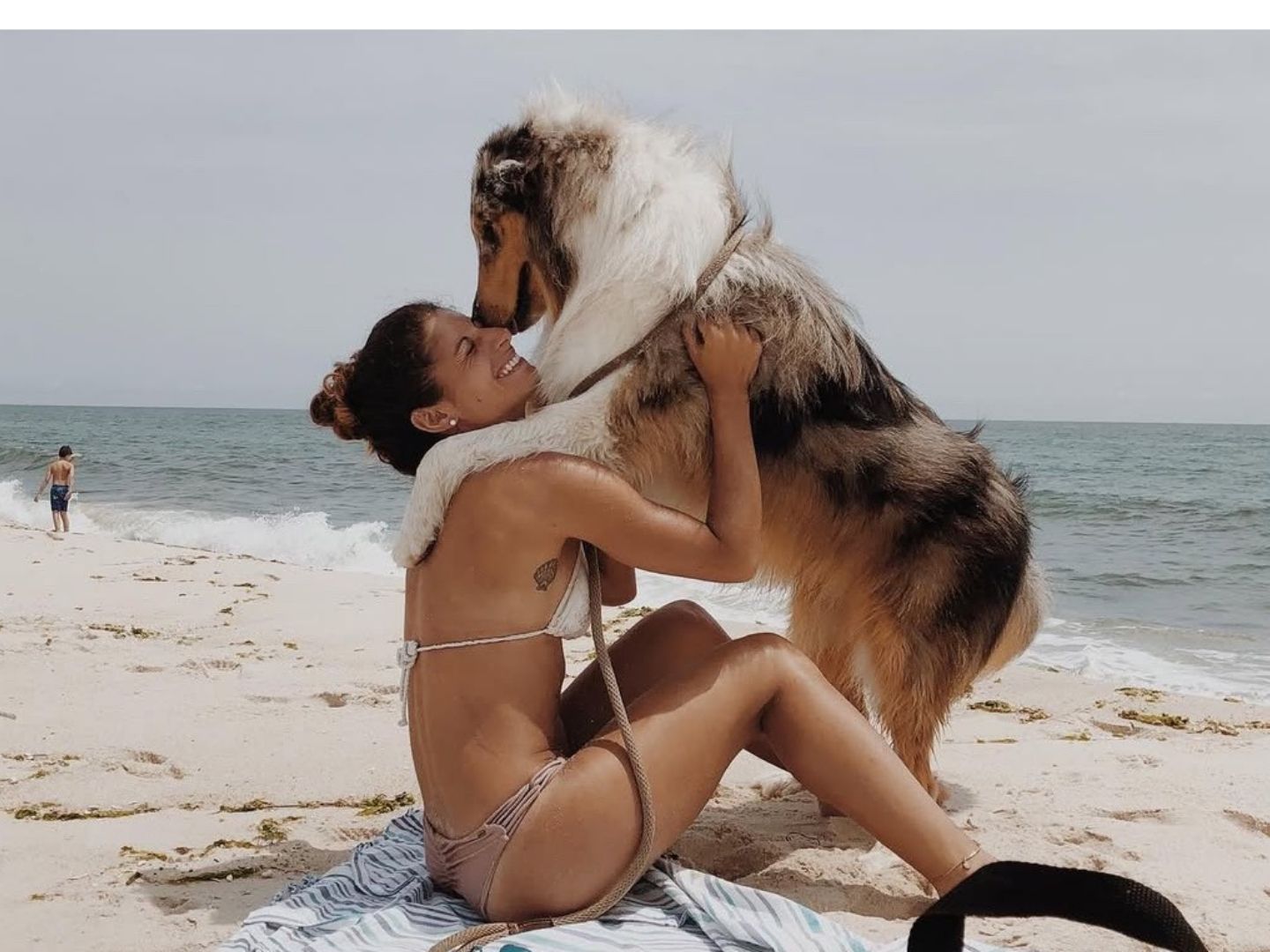 Sara Rivadeneyra with her dog Sulli on the beach.